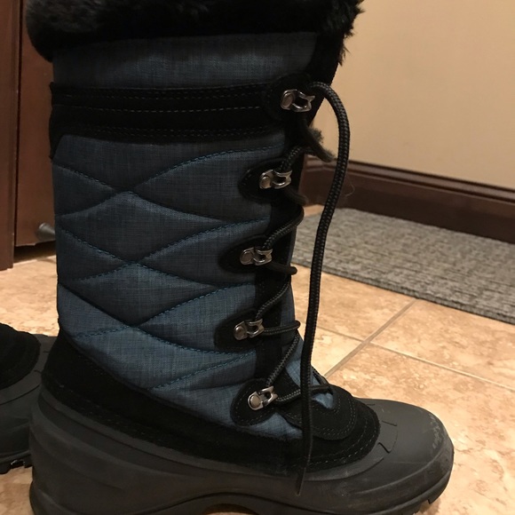 Kamik boots used about 5 times. Like new. Size 8 - Picture 3 of 7